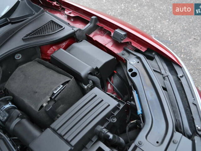 Красный Фольксваген Пассат, объемом двигателя 2 л и пробегом 144 тыс. км за 12999 $, фото 56 на Automoto.ua