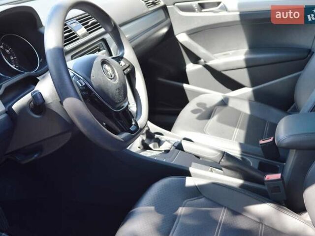 Красный Фольксваген Пассат, объемом двигателя 2 л и пробегом 170 тыс. км за 12900 $, фото 31 на Automoto.ua