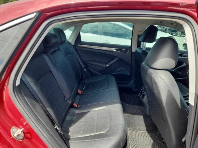 Красный Фольксваген Пассат, объемом двигателя 2 л и пробегом 125 тыс. км за 2000 $, фото 9 на Automoto.ua