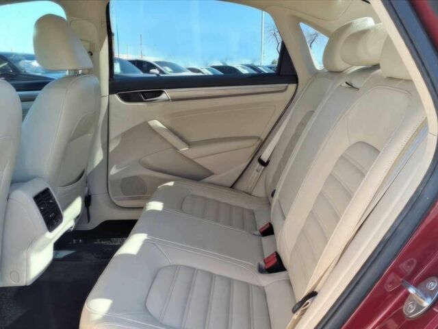 Красный Фольксваген Пассат, объемом двигателя 2 л и пробегом 48 тыс. км за 12100 $, фото 10 на Automoto.ua