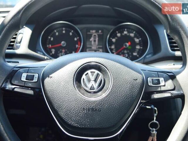 Красный Фольксваген Пассат, объемом двигателя 2 л и пробегом 170 тыс. км за 12900 $, фото 42 на Automoto.ua