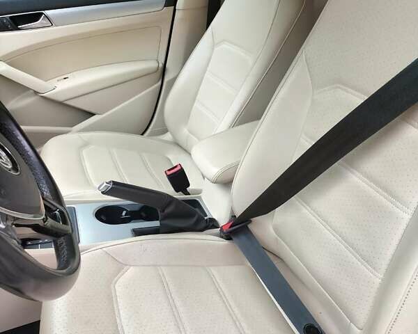 Красный Фольксваген Пассат, объемом двигателя 1.98 л и пробегом 84 тыс. км за 11850 $, фото 13 на Automoto.ua