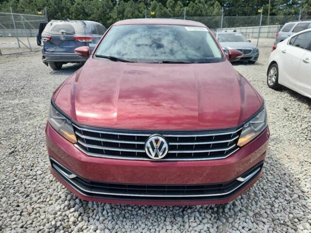 Красный Фольксваген Пассат, объемом двигателя 2 л и пробегом 125 тыс. км за 2000 $, фото 4 на Automoto.ua