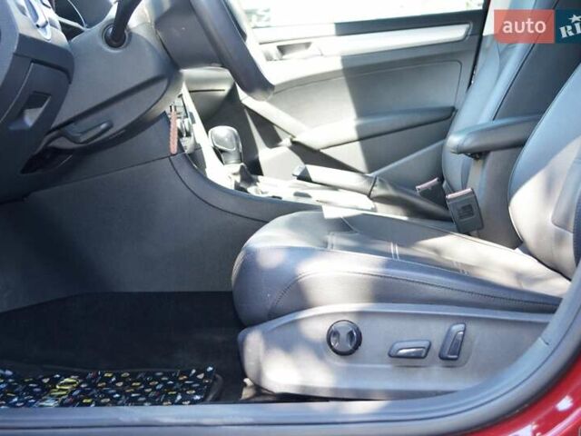 Красный Фольксваген Пассат, объемом двигателя 2 л и пробегом 170 тыс. км за 12900 $, фото 27 на Automoto.ua