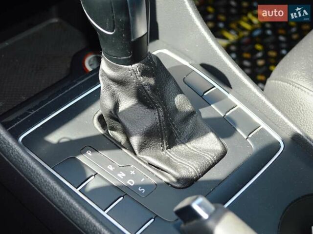 Красный Фольксваген Пассат, объемом двигателя 2 л и пробегом 170 тыс. км за 12900 $, фото 39 на Automoto.ua