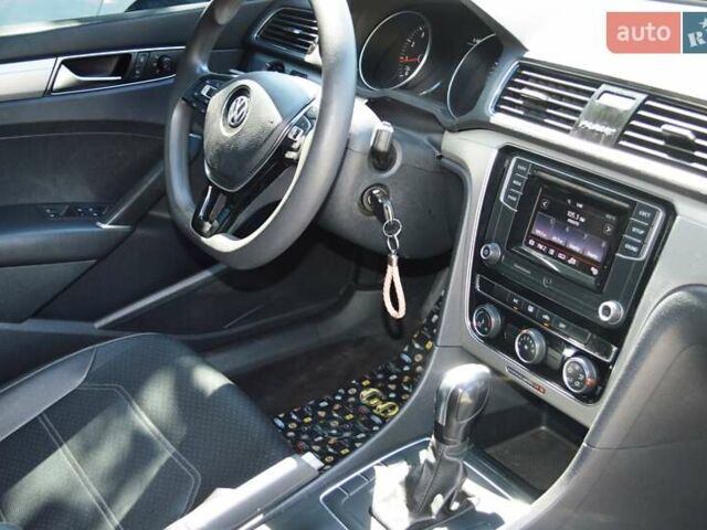 Красный Фольксваген Пассат, объемом двигателя 2 л и пробегом 170 тыс. км за 12900 $, фото 45 на Automoto.ua