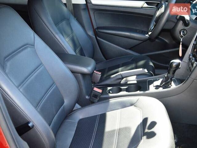 Красный Фольксваген Пассат, объемом двигателя 2 л и пробегом 170 тыс. км за 12900 $, фото 46 на Automoto.ua