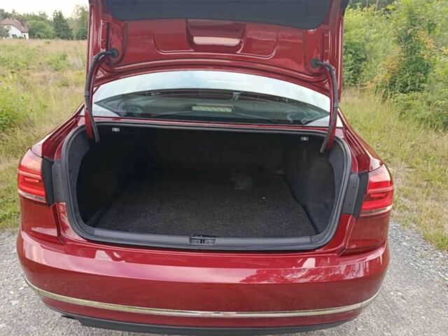 Красный Фольксваген Пассат, объемом двигателя 2 л и пробегом 56 тыс. км за 10250 $, фото 6 на Automoto.ua