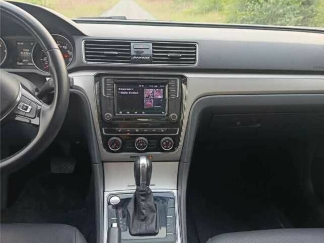 Красный Фольксваген Пассат, объемом двигателя 2 л и пробегом 56 тыс. км за 10250 $, фото 12 на Automoto.ua