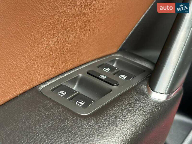 Красный Фольксваген Пассат, объемом двигателя 1.98 л и пробегом 95 тыс. км за 19900 $, фото 17 на Automoto.ua