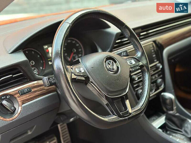 Красный Фольксваген Пассат, объемом двигателя 1.98 л и пробегом 95 тыс. км за 19900 $, фото 11 на Automoto.ua