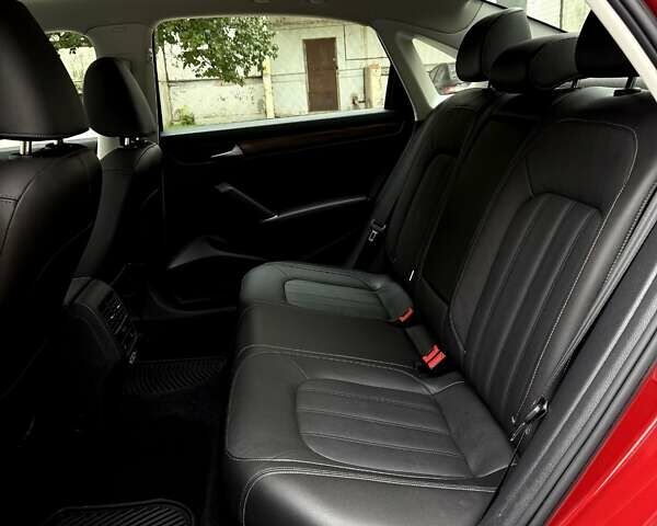 Фольксваген Пассат 2021 у Ромнах на Automoto.ua Червоний Фольксваген Пассат, об'ємом двигуна 1.98 л та пробігом 43 тис. км за 21600 $, фото 11 на Automoto.ua