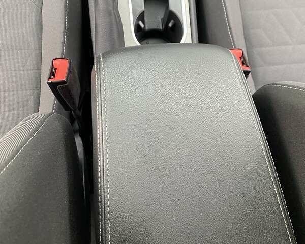 Красный Фольксваген Пассат, объемом двигателя 1.98 л и пробегом 81 тыс. км за 16800 $, фото 53 на Automoto.ua