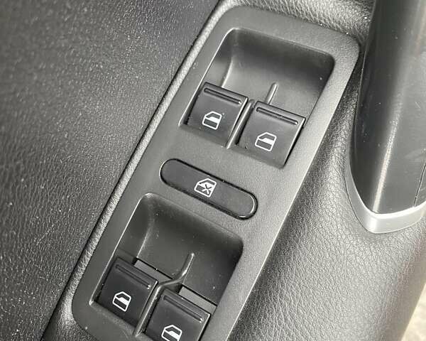 Красный Фольксваген Пассат, объемом двигателя 1.98 л и пробегом 81 тыс. км за 16800 $, фото 47 на Automoto.ua