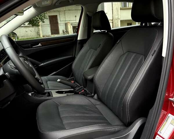 Фольксваген Пассат 2021 у Ромнах на Automoto.ua Червоний Фольксваген Пассат, об'ємом двигуна 1.98 л та пробігом 43 тис. км за 21600 $, фото 9 на Automoto.ua