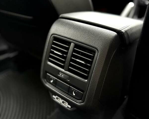 Фольксваген Пассат 2021 у Ромнах на Automoto.ua Червоний Фольксваген Пассат, об'ємом двигуна 1.98 л та пробігом 43 тис. км за 21600 $, фото 16 на Automoto.ua