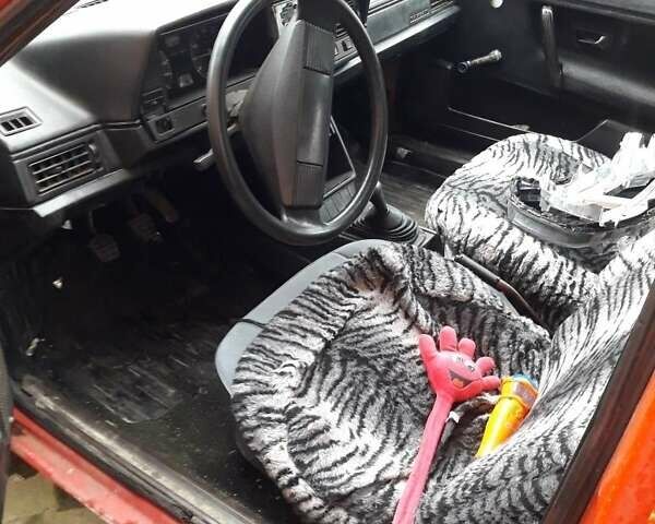 Красный Фольксваген Пассат, объемом двигателя 1.6 л и пробегом 127 тыс. км за 1400 $, фото 3 на Automoto.ua