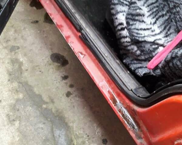 Красный Фольксваген Пассат, объемом двигателя 1.6 л и пробегом 127 тыс. км за 1400 $, фото 4 на Automoto.ua