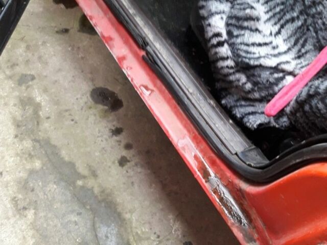 Красный Фольксваген Пассат, объемом двигателя 1.6 л и пробегом 127 тыс. км за 1400 $, фото 6 на Automoto.ua