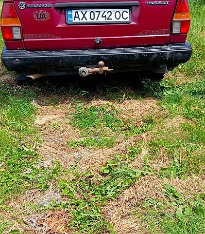 Красный Фольксваген Пассат, объемом двигателя 1.6 л и пробегом 228 тыс. км за 1850 $, фото 2 на Automoto.ua