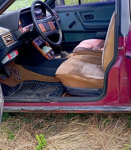 Красный Фольксваген Пассат, объемом двигателя 1.6 л и пробегом 228 тыс. км за 1850 $, фото 3 на Automoto.ua