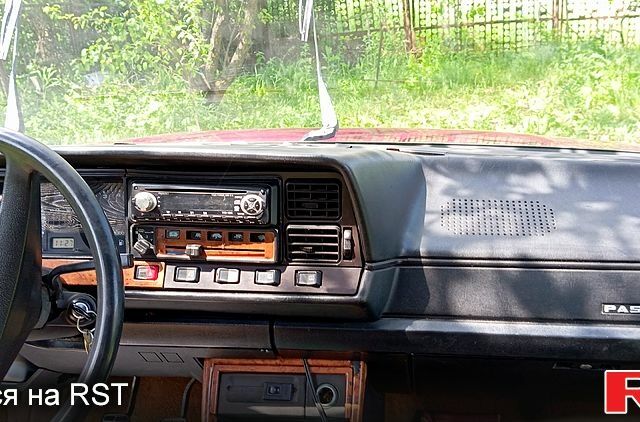 Красный Фольксваген Пассат, объемом двигателя 1.6 л и пробегом 228 тыс. км за 1850 $, фото 6 на Automoto.ua