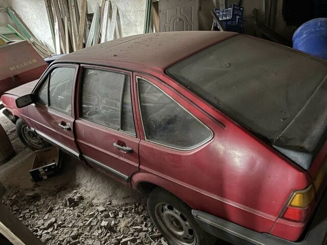 Красный Фольксваген Пассат, объемом двигателя 1.8 л и пробегом 3 тыс. км за 300 $, фото 1 на Automoto.ua