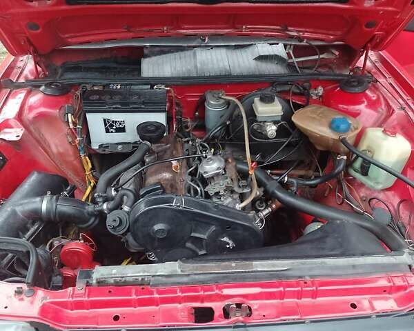 Красный Фольксваген Пассат, объемом двигателя 1.6 л и пробегом 333 тыс. км за 2300 $, фото 1 на Automoto.ua