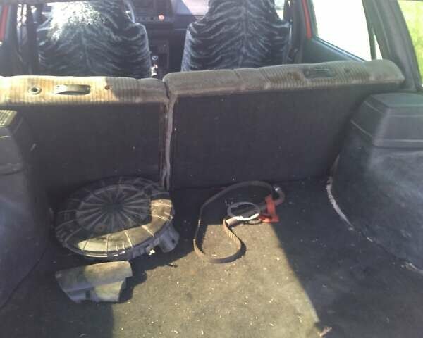 Красный Фольксваген Пассат, объемом двигателя 1.6 л и пробегом 400 тыс. км за 458 $, фото 13 на Automoto.ua