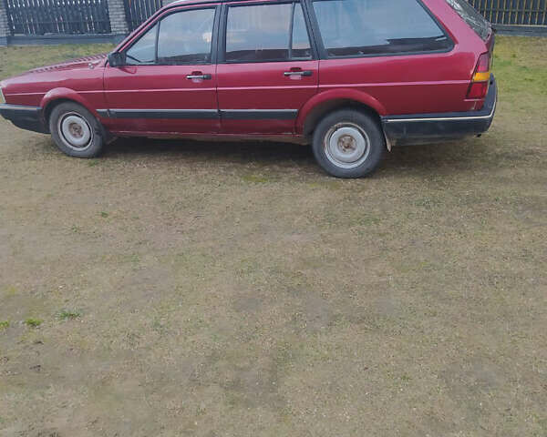 Червоний Фольксваген Пассат, об'ємом двигуна 1.6 л та пробігом 999 тис. км за 1650 $, фото 6 на Automoto.ua