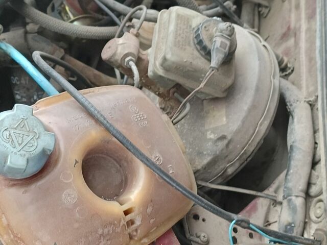 Червоний Фольксваген Пассат, об'ємом двигуна 1.6 л та пробігом 354 тис. км за 1499 $, фото 3 на Automoto.ua