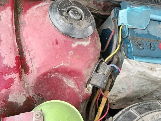 Червоний Фольксваген Пассат, об'ємом двигуна 1.6 л та пробігом 354 тис. км за 1499 $, фото 2 на Automoto.ua