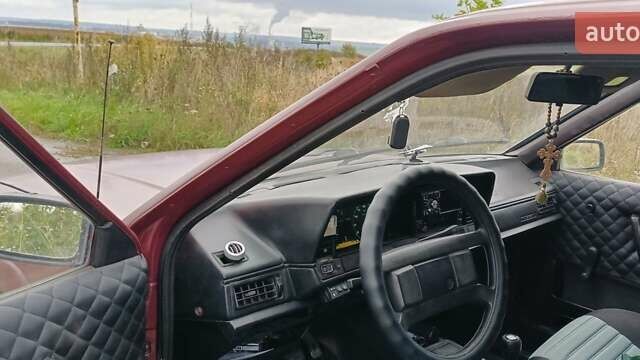 Красный Фольксваген Пассат, объемом двигателя 1.6 л и пробегом 345 тыс. км за 1499 $, фото 2 на Automoto.ua