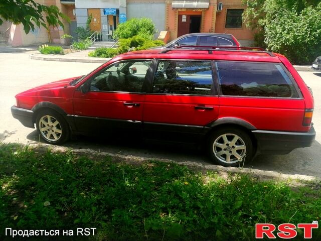 Красный Фольксваген Пассат, объемом двигателя 1.8 л и пробегом 413 тыс. км за 3200 $, фото 7 на Automoto.ua