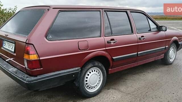 Красный Фольксваген Пассат, объемом двигателя 1.6 л и пробегом 345 тыс. км за 1499 $, фото 3 на Automoto.ua