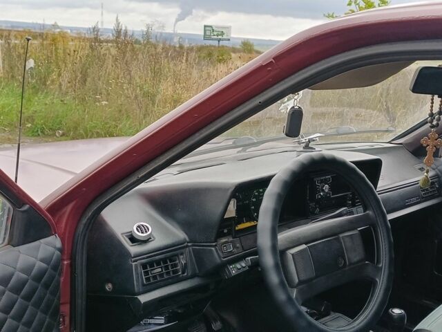 Червоний Фольксваген Пассат, об'ємом двигуна 1.6 л та пробігом 354 тис. км за 1499 $, фото 4 на Automoto.ua