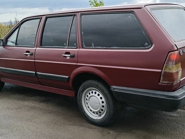 Червоний Фольксваген Пассат, об'ємом двигуна 1.6 л та пробігом 354 тис. км за 1499 $, фото 6 на Automoto.ua