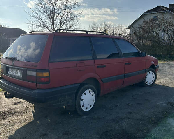 Красный Фольксваген Пассат, объемом двигателя 1.8 л и пробегом 430 тыс. км за 900 $, фото 4 на Automoto.ua