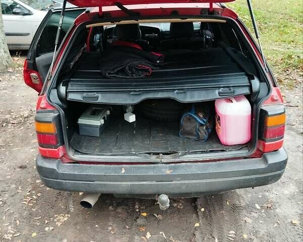 Красный Фольксваген Пассат, объемом двигателя 1.78 л и пробегом 431 тыс. км за 1600 $, фото 2 на Automoto.ua