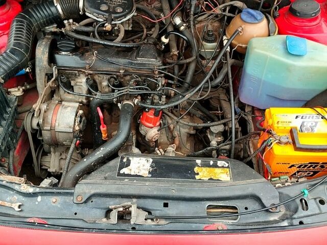 Красный Фольксваген Пассат, объемом двигателя 1.6 л и пробегом 0 тыс. км за 1500 $, фото 1 на Automoto.ua