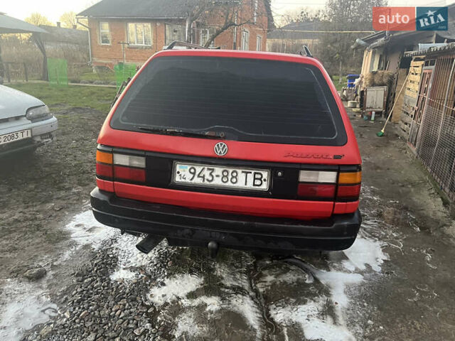 Красный Фольксваген Пассат, объемом двигателя 1.8 л и пробегом 200 тыс. км за 1250 $, фото 3 на Automoto.ua