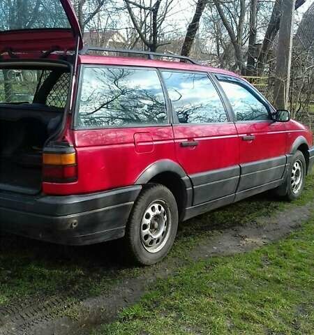 Красный Фольксваген Пассат, объемом двигателя 1.8 л и пробегом 480 тыс. км за 2400 $, фото 3 на Automoto.ua