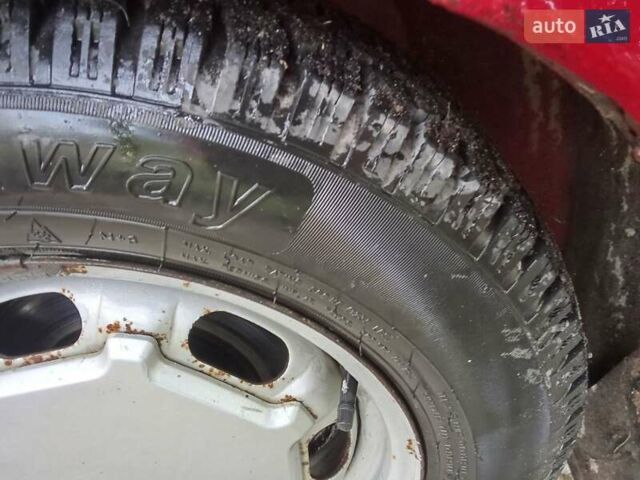 Красный Фольксваген Пассат, объемом двигателя 1.6 л и пробегом 258 тыс. км за 1150 $, фото 5 на Automoto.ua