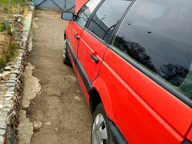 Червоний Фольксваген Пассат, об'ємом двигуна 1.6 л та пробігом 0 тис. км за 1500 $, фото 6 на Automoto.ua