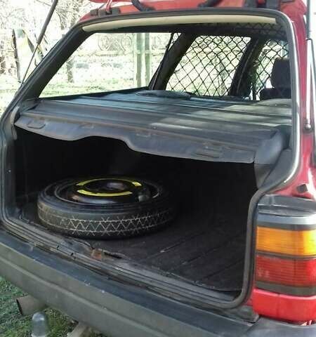 Красный Фольксваген Пассат, объемом двигателя 1.8 л и пробегом 480 тыс. км за 2400 $, фото 1 на Automoto.ua