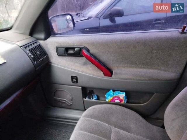 Красный Фольксваген Пассат, объемом двигателя 2 л и пробегом 440 тыс. км за 1900 $, фото 6 на Automoto.ua