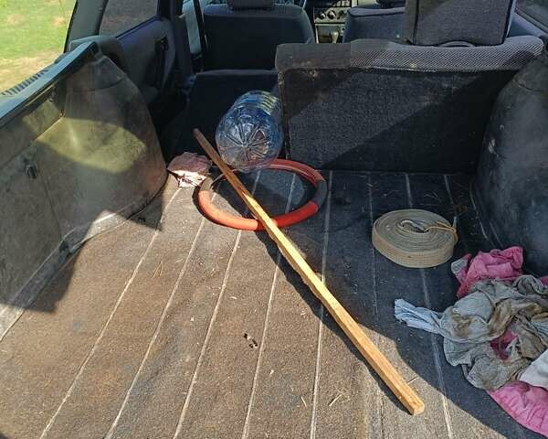 Красный Фольксваген Пассат, объемом двигателя 1.8 л и пробегом 350 тыс. км за 1200 $, фото 6 на Automoto.ua