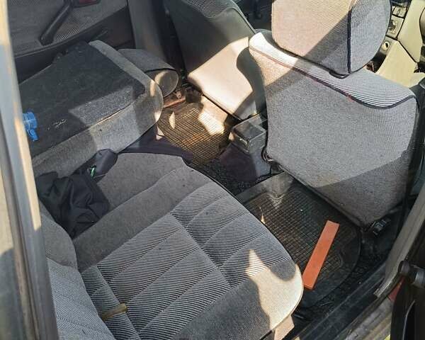 Красный Фольксваген Пассат, объемом двигателя 1.8 л и пробегом 350 тыс. км за 1200 $, фото 5 на Automoto.ua