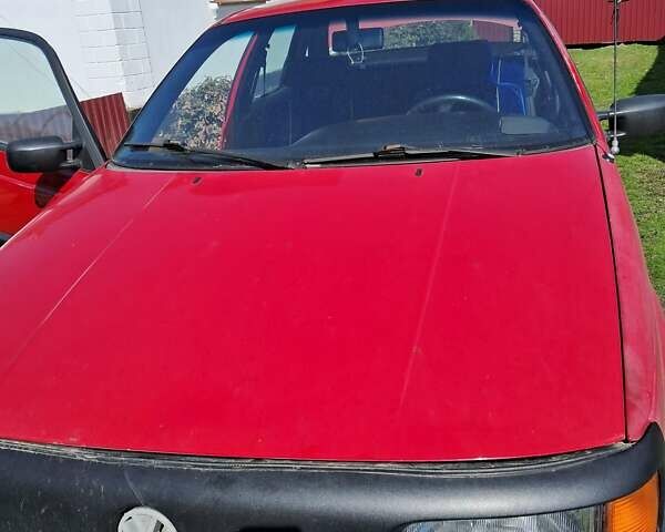 Красный Фольксваген Пассат, объемом двигателя 1.6 л и пробегом 230 тыс. км за 2200 $, фото 4 на Automoto.ua