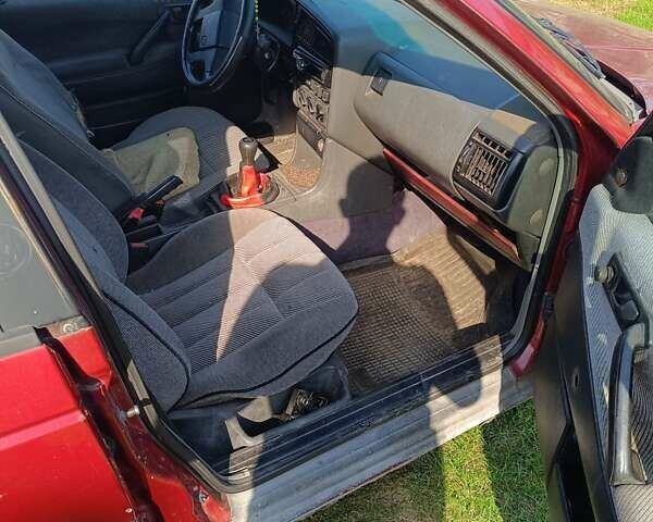 Красный Фольксваген Пассат, объемом двигателя 1.8 л и пробегом 350 тыс. км за 1200 $, фото 4 на Automoto.ua